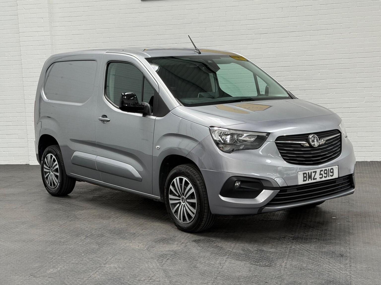 Vauxhall Combo - image 1 of 98