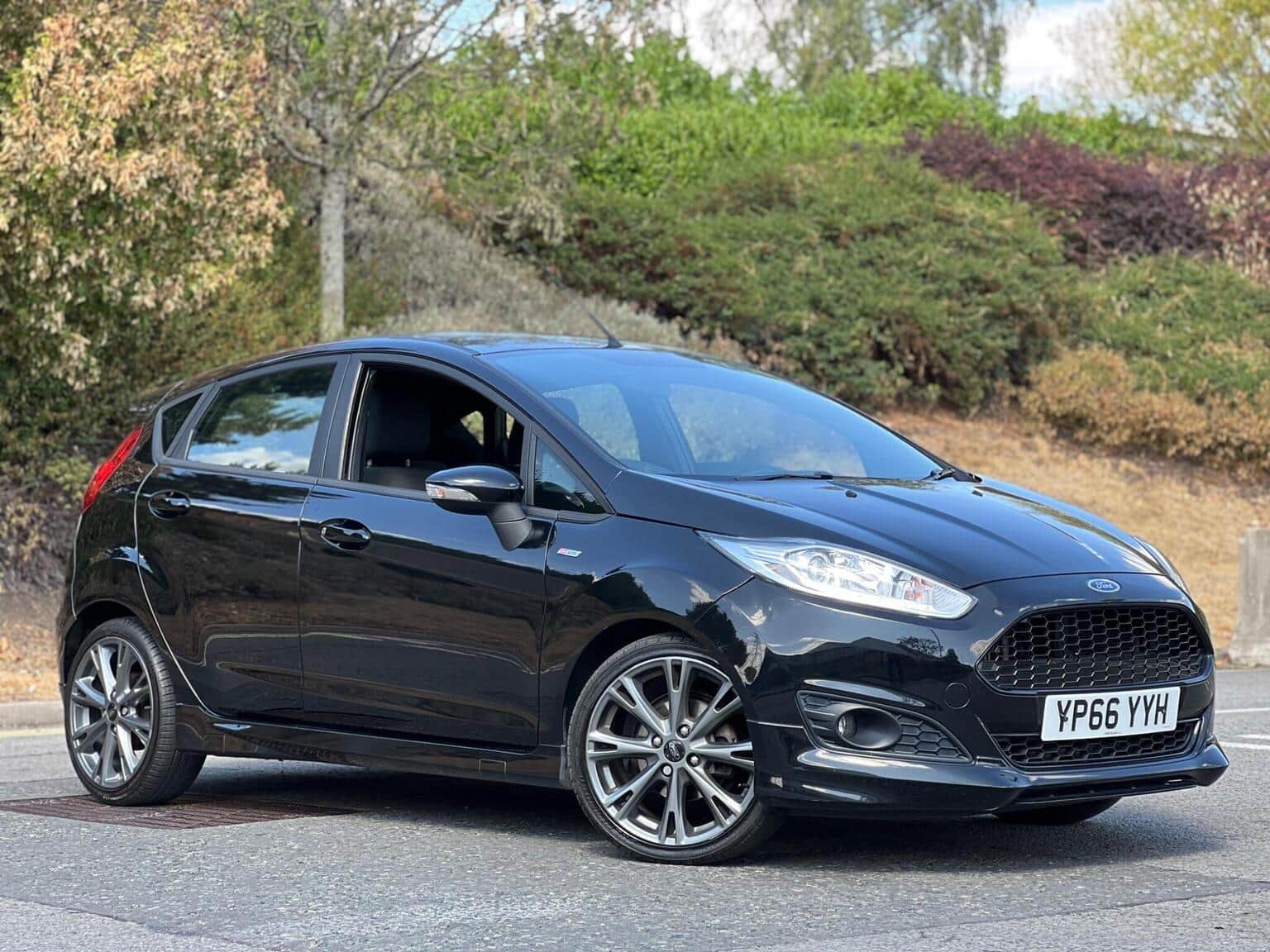 Ford Fiesta - image 1 of 45