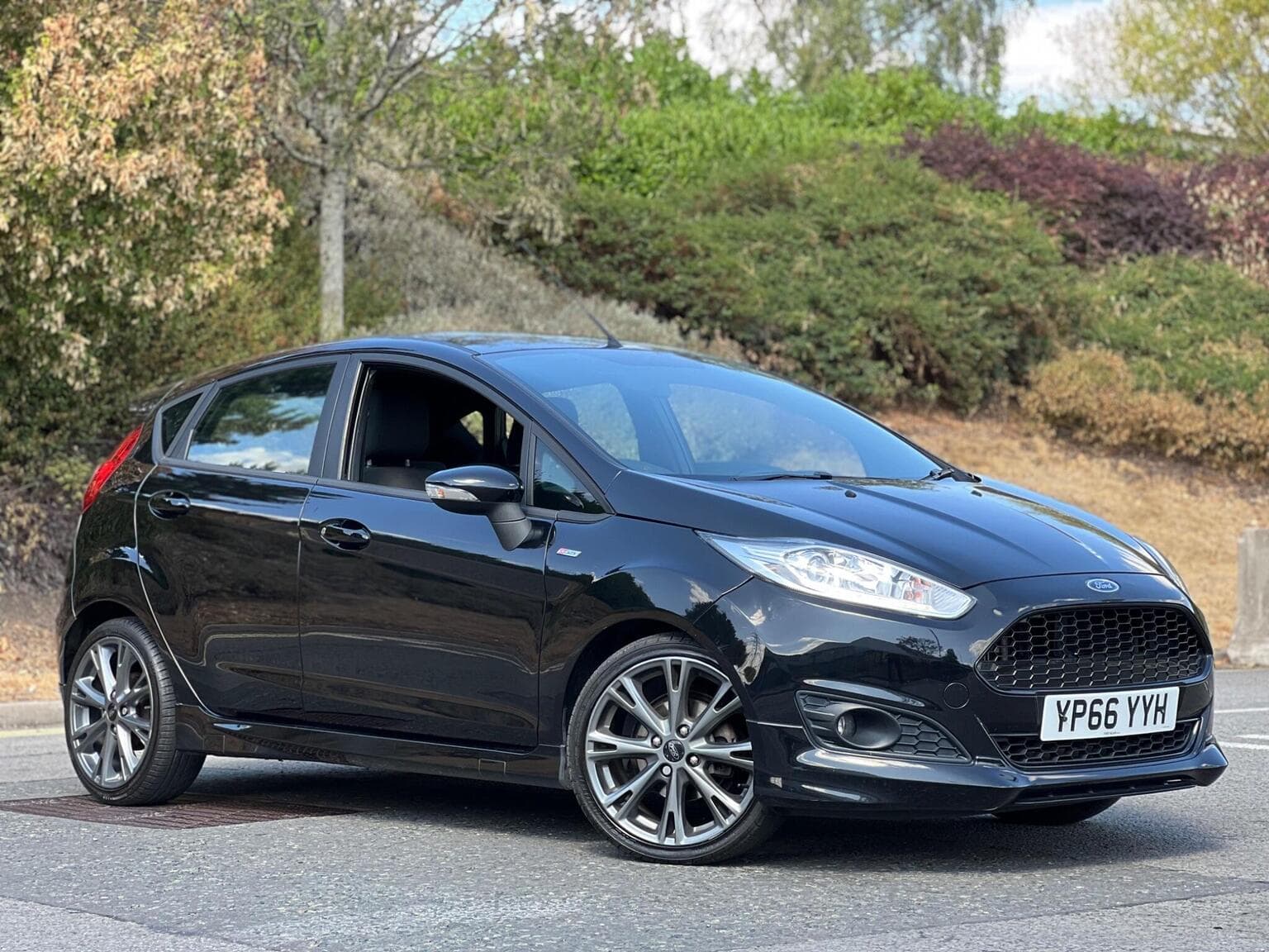 Ford Fiesta - image 1 of 45