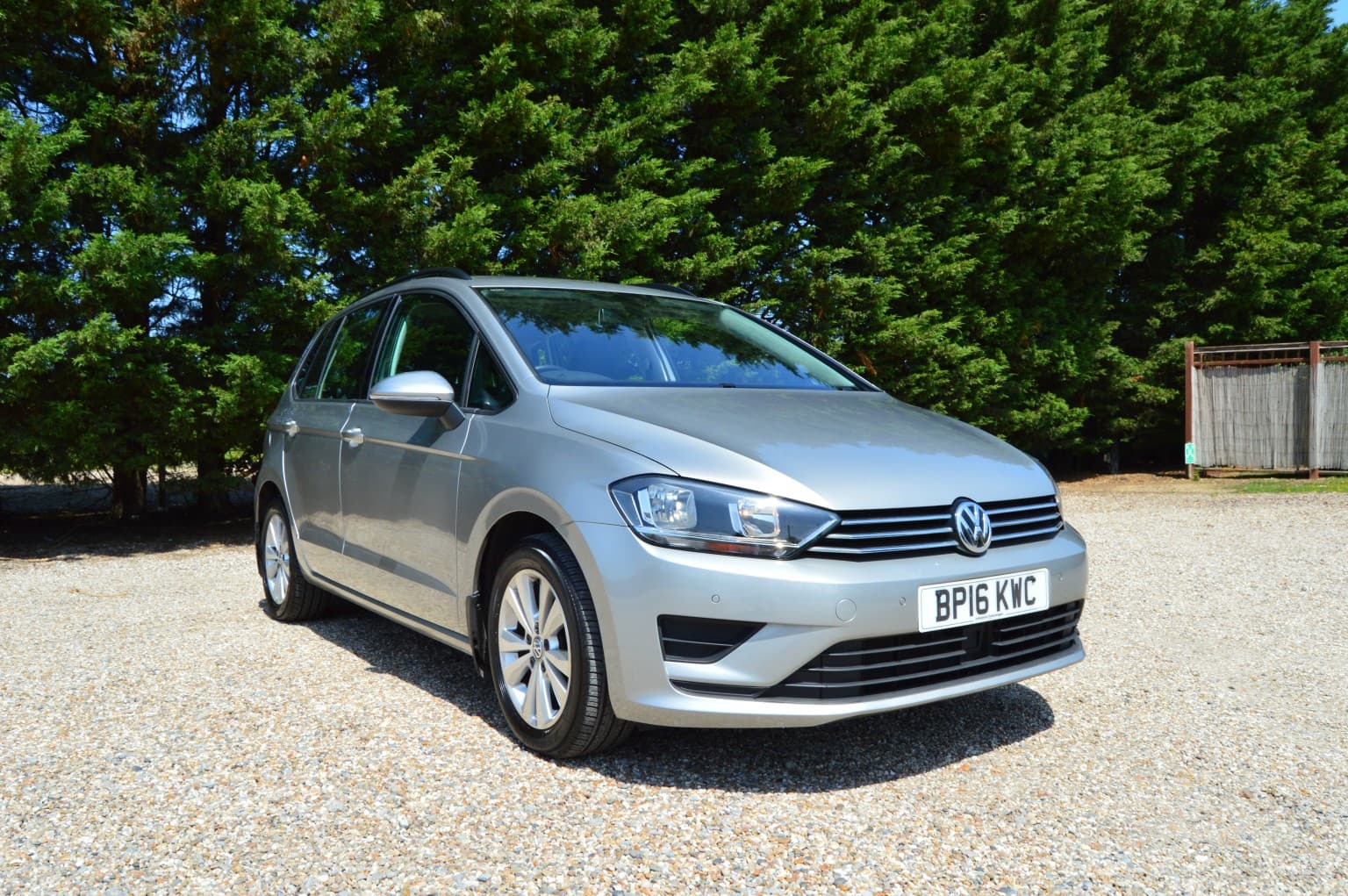 Volkswagen Golf SV - image 1 of 31