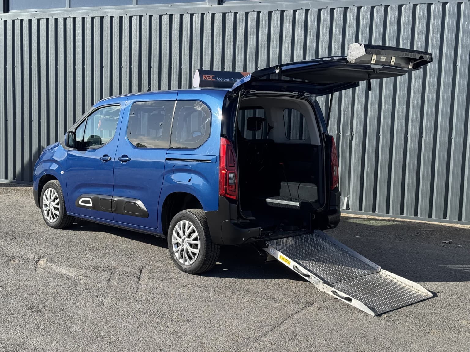 Citroen Berlingo - image 1 of 9