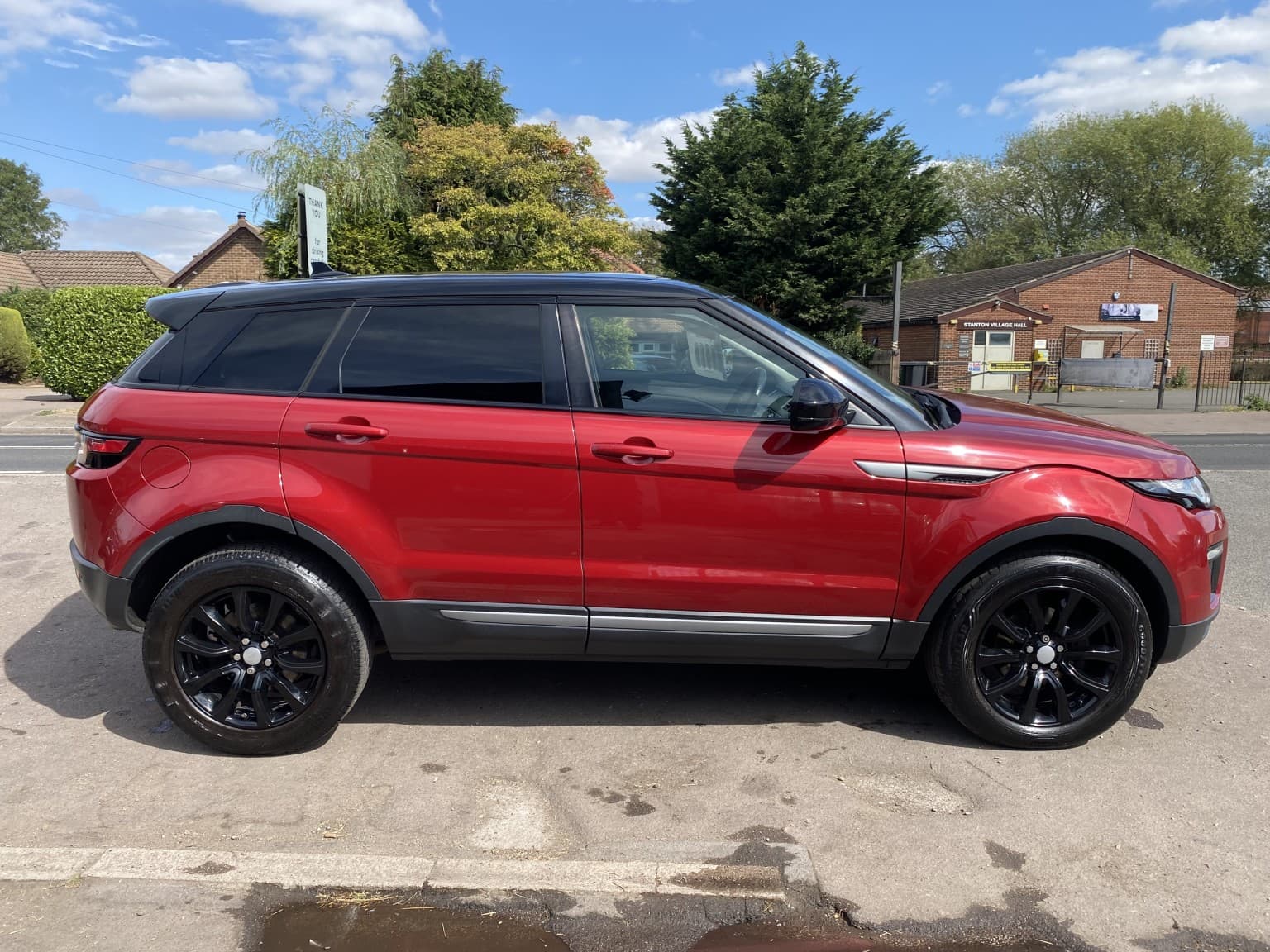Land Rover Range Rover Evoque - image 1 of 33